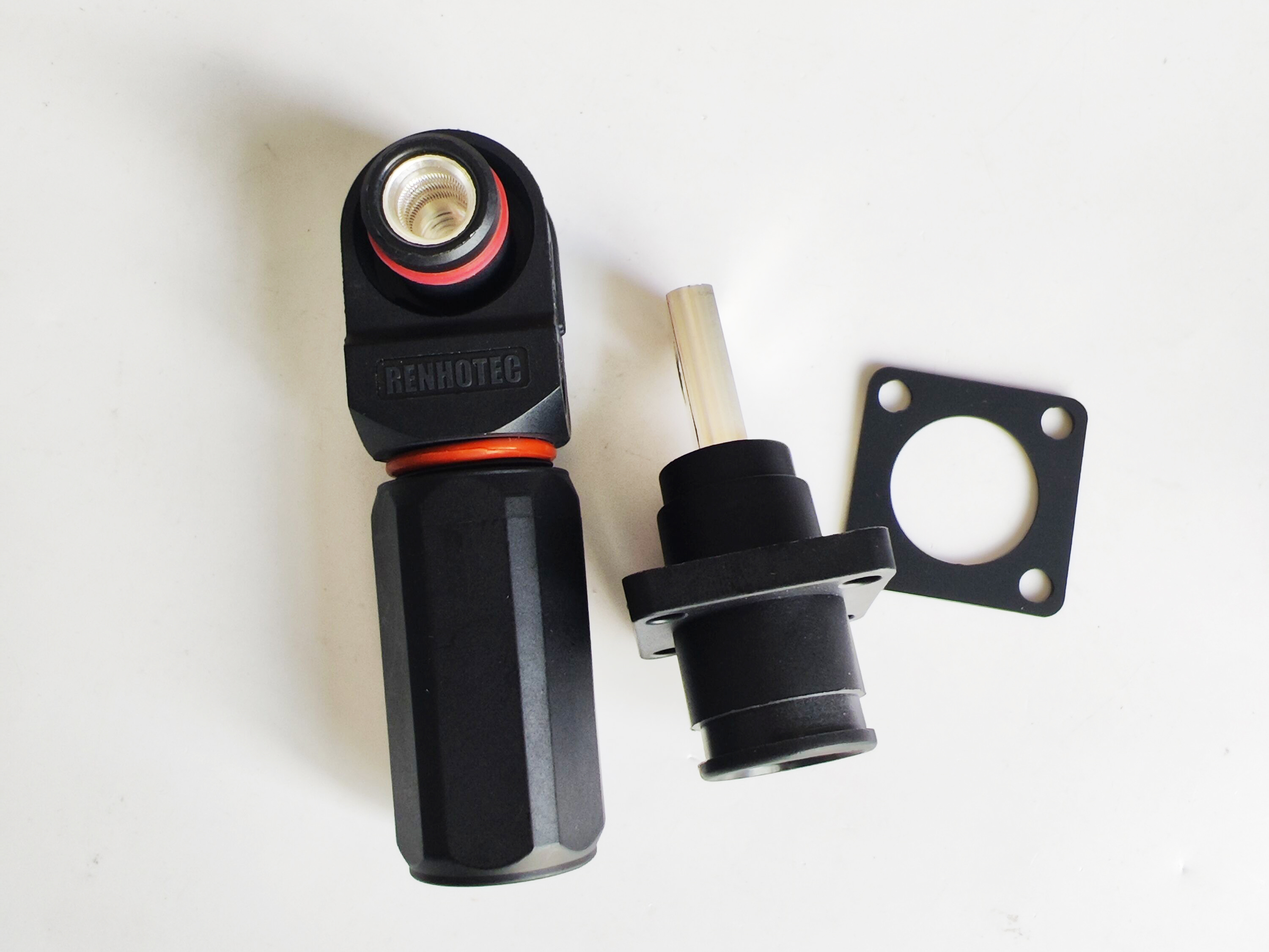 The Electrification of New Energy Vehicles Promotes the Development of High-Voltage Connectors