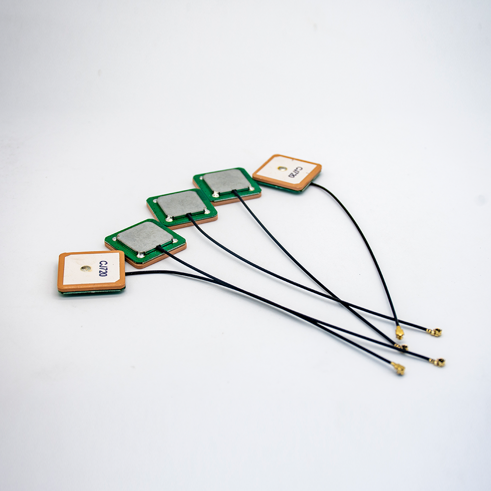Elecbee 高增益GNSS GPS陶瓷片内置天线28dBi 1575.42MHZ接ipex