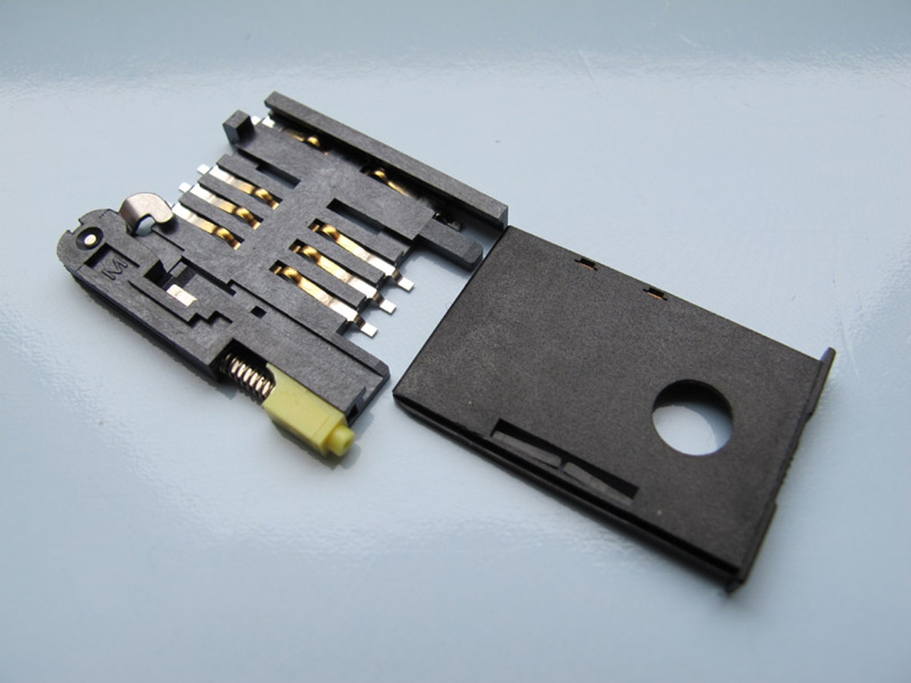 Elecbee SIM Socket with Push Switch