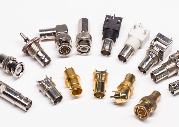 The difference between metal waterproof connector and plastic connector