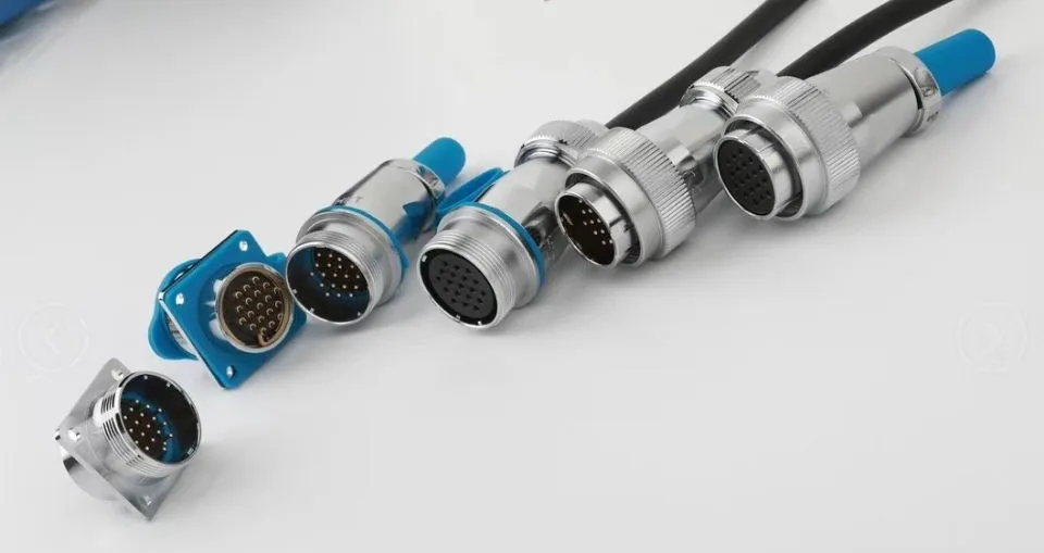What are the characteristics of the circular connector?