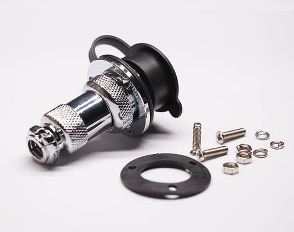 What are the benefits of using metal plating for aviation plugs?