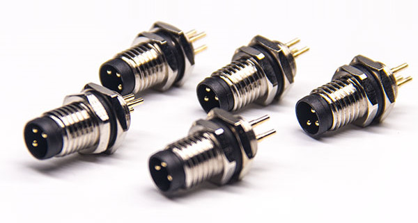 What are the advantageous technologies of the M8 connector?