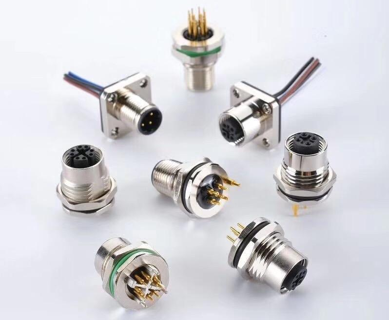 Safe use of M12 panel plug