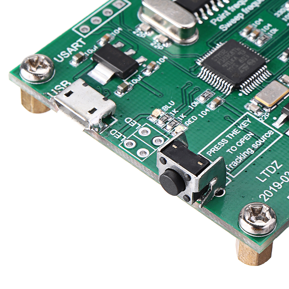 Geekcreitreg-Spectrum-Analyzer-USB-LTDZ_35-4400M_Spectrum-Signal-Source-with-Tracking-Source-Module--1450129
